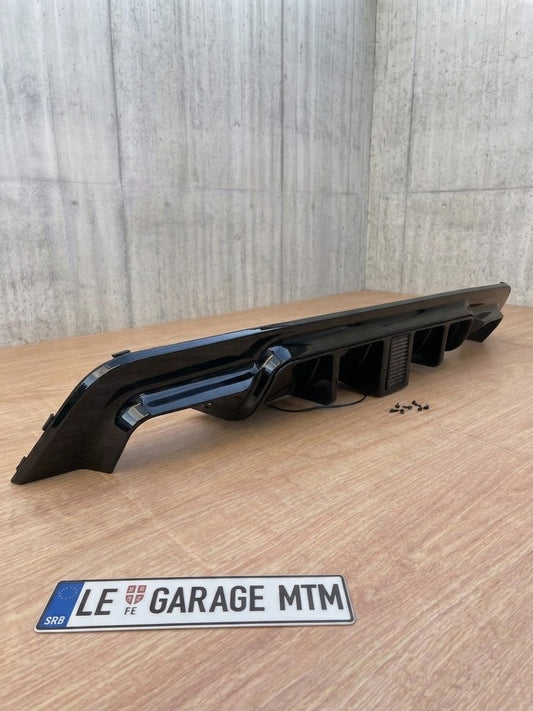 Bmw 5 F1 difuzor sa LED svetlom